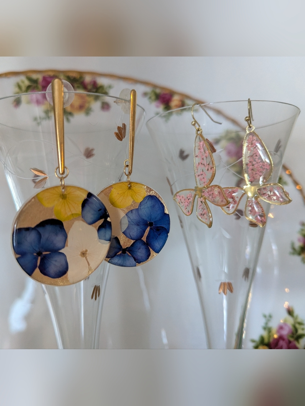 ✨2 PR Pressed Flower Earring Lot Blue Hydrangea Pink Butterfly Goldtone Dangle